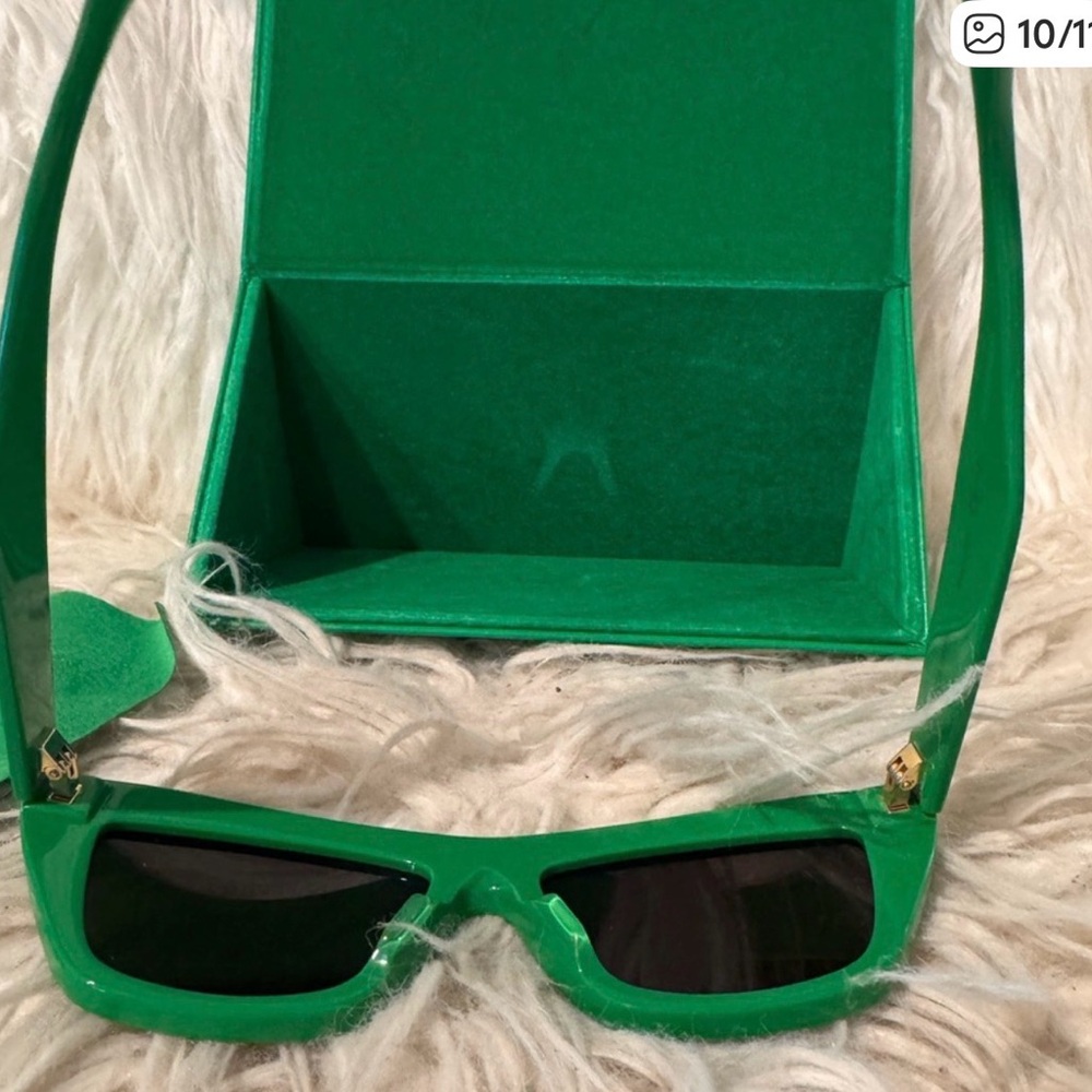 Bottega Veneta Vibrant Green Sunglasses 55mm worn once - Picture 13 of 14